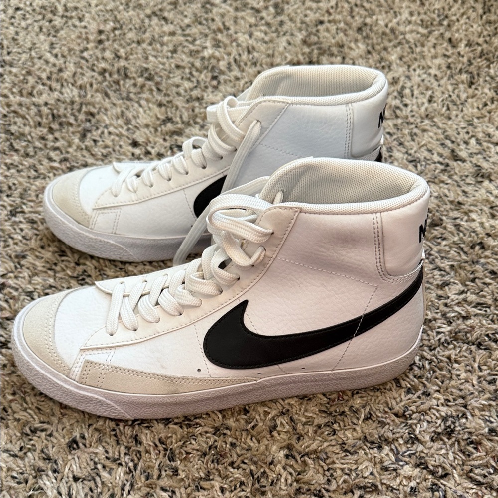 Nike GS Blazer in White and Black Size 6Y